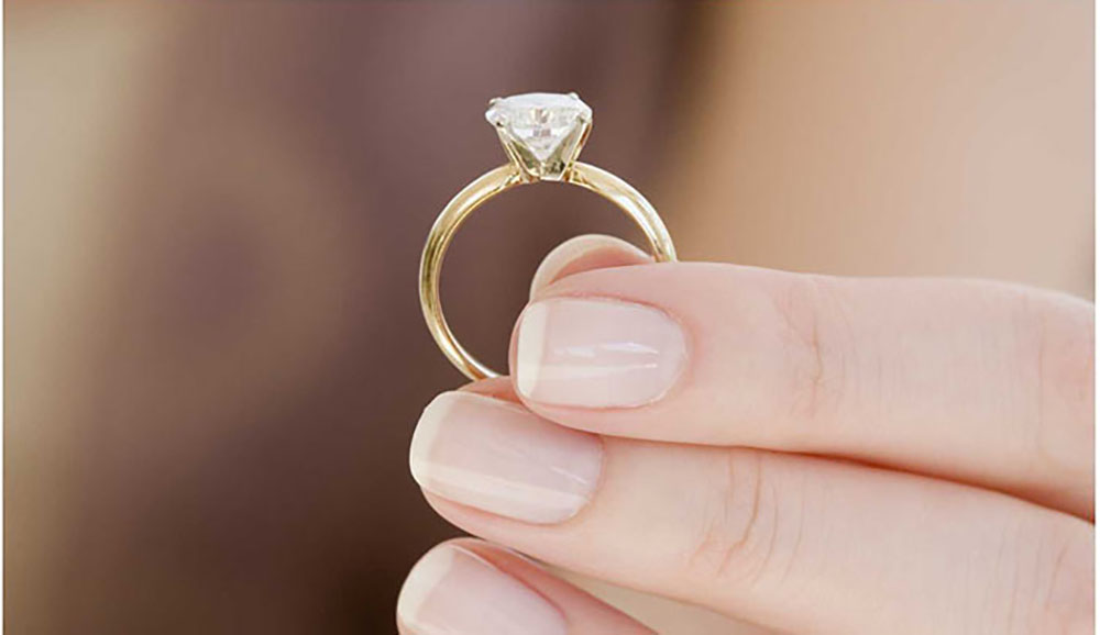 Единство белого золота и бесцветных бриллиантов