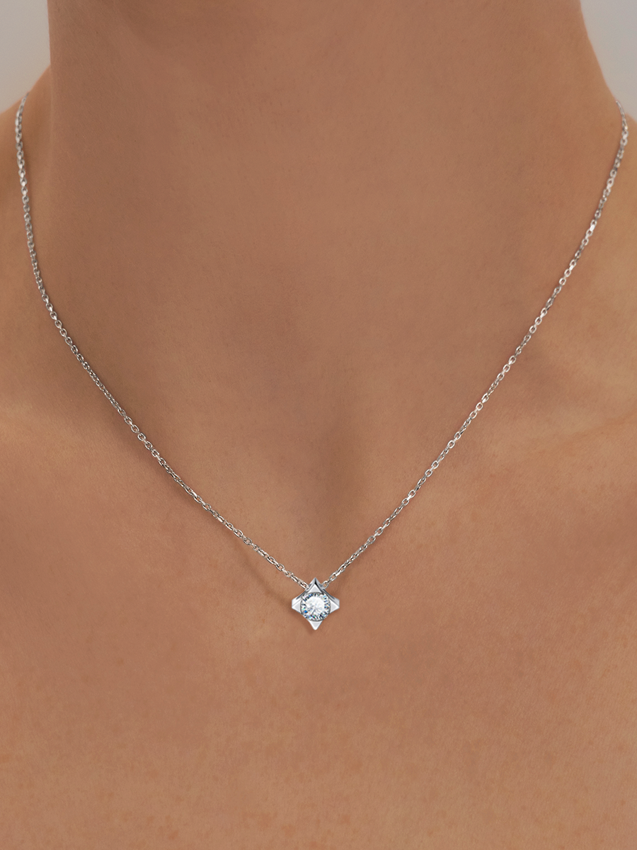 Колье из белого золота 585 с бриллиантом 