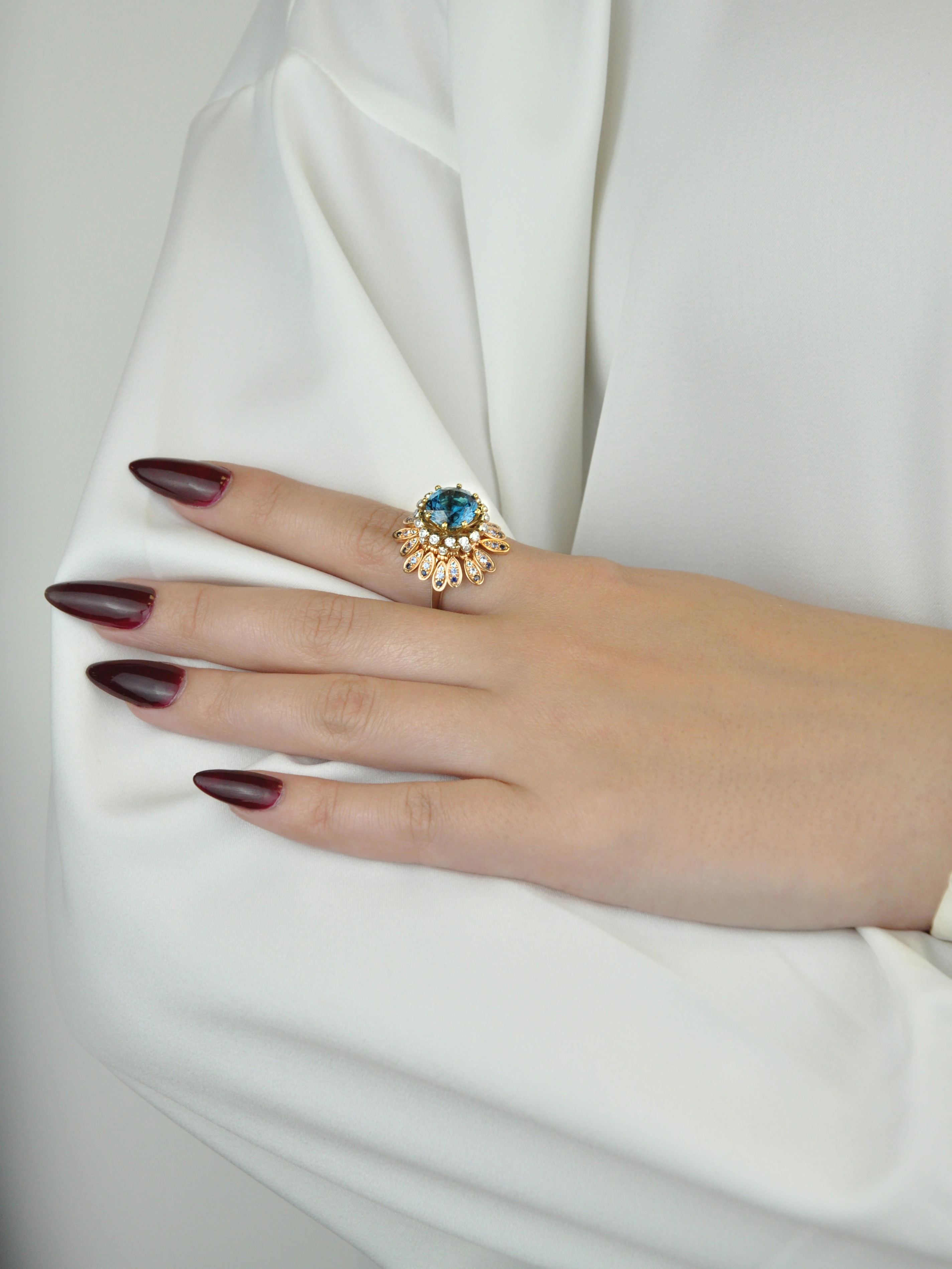 Кольцо золотое 585 с лондон‑блю топазом и бриллиантами 