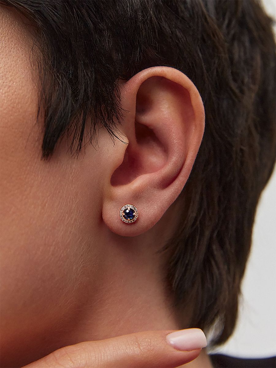 Серьги пусеты золотые 585 круглые с сапфирами и бриллиантами 