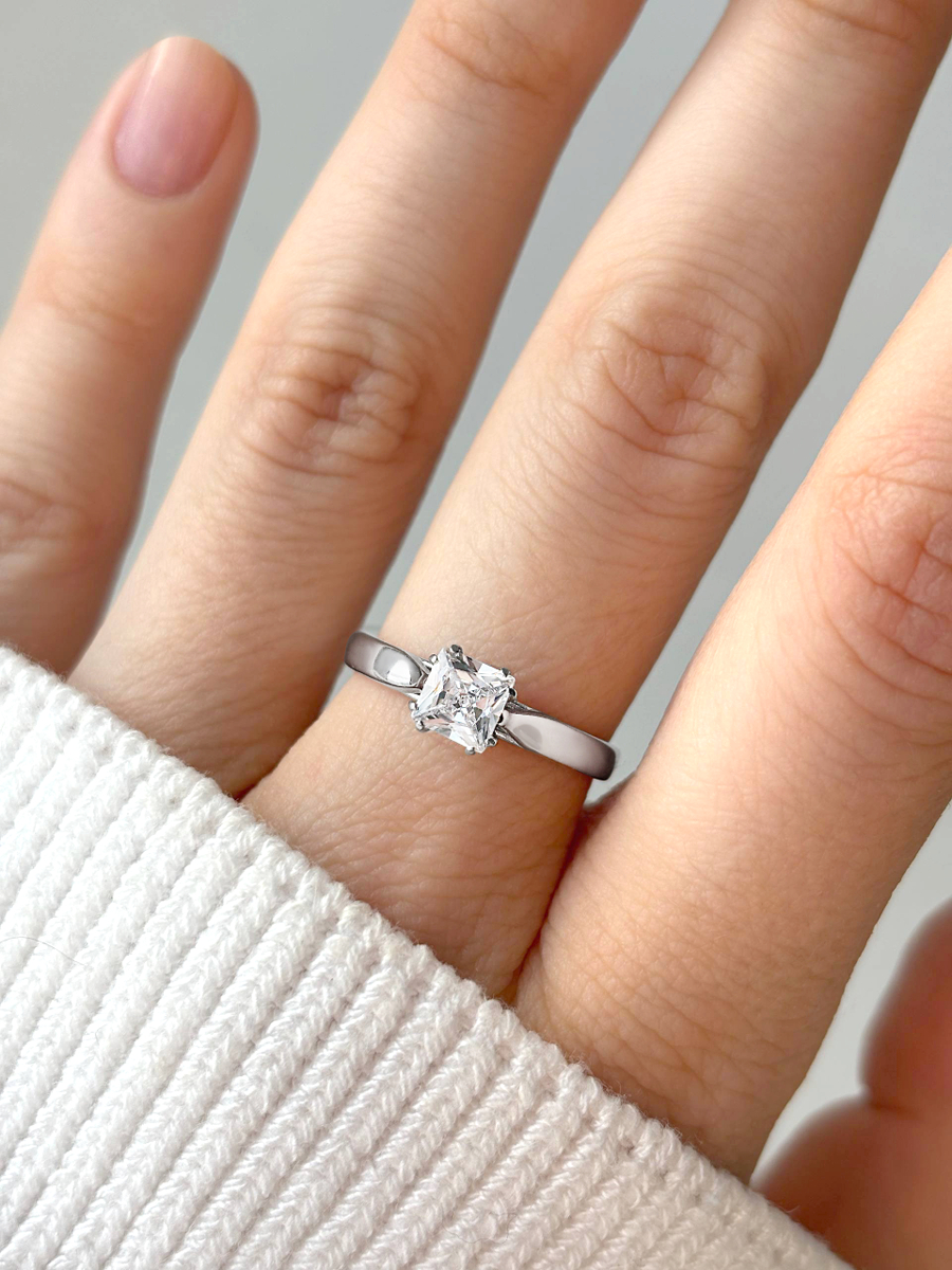 Кольцо серебряное 925 с фианитом 