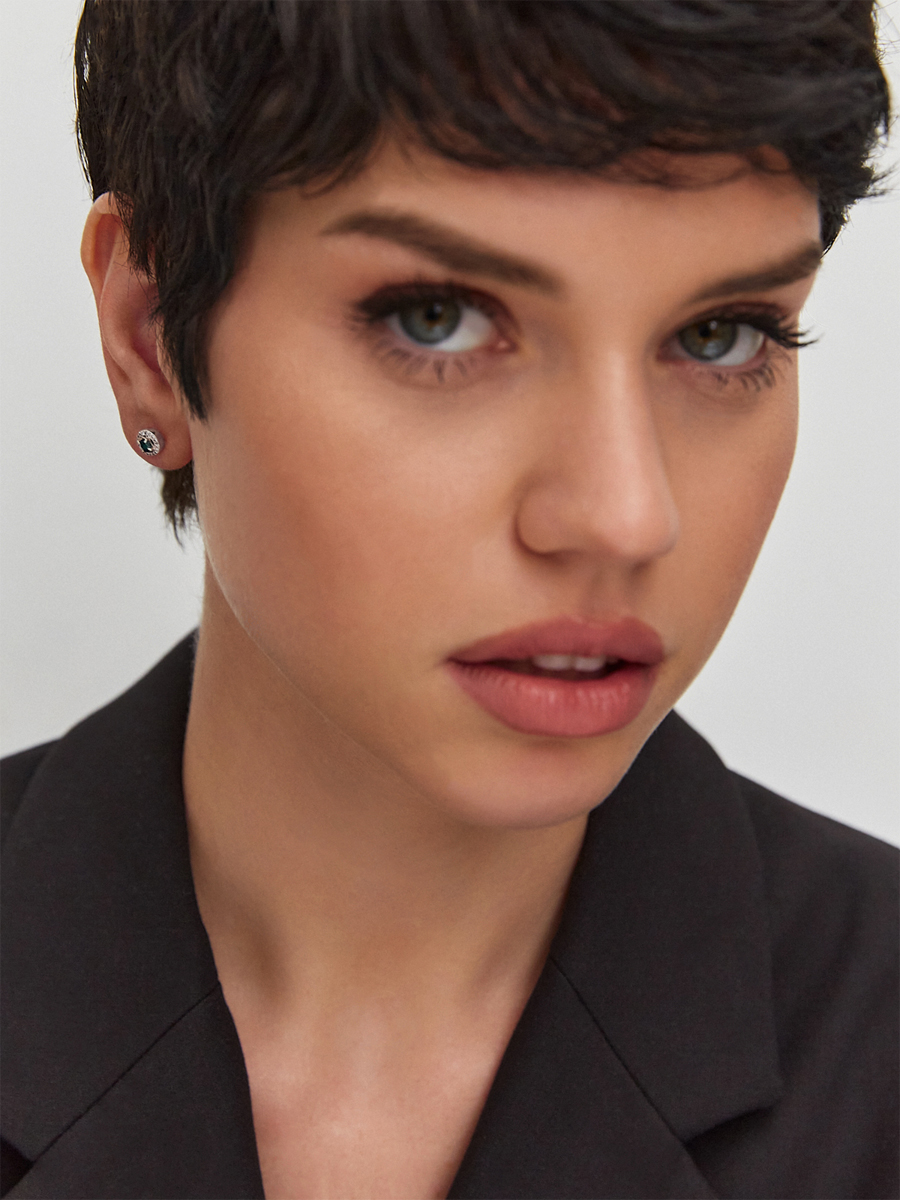 Серьги пусеты из белого золота 585 круглые с изумрудами и бриллиантами 