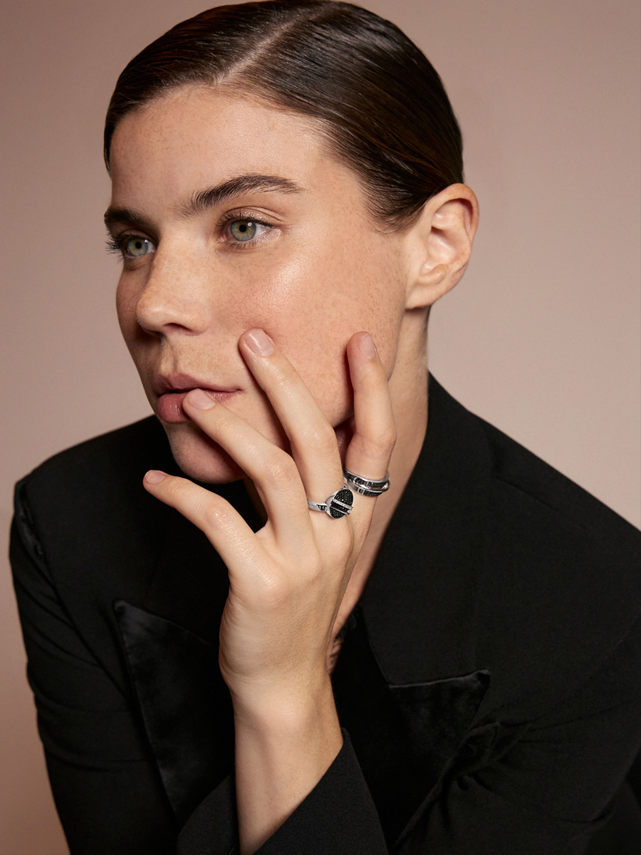 Кольцо из белого золота 585 с черными бриллиантами