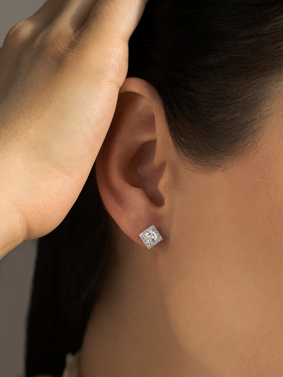 Серьги гвоздики из серебра 925 с фианитами