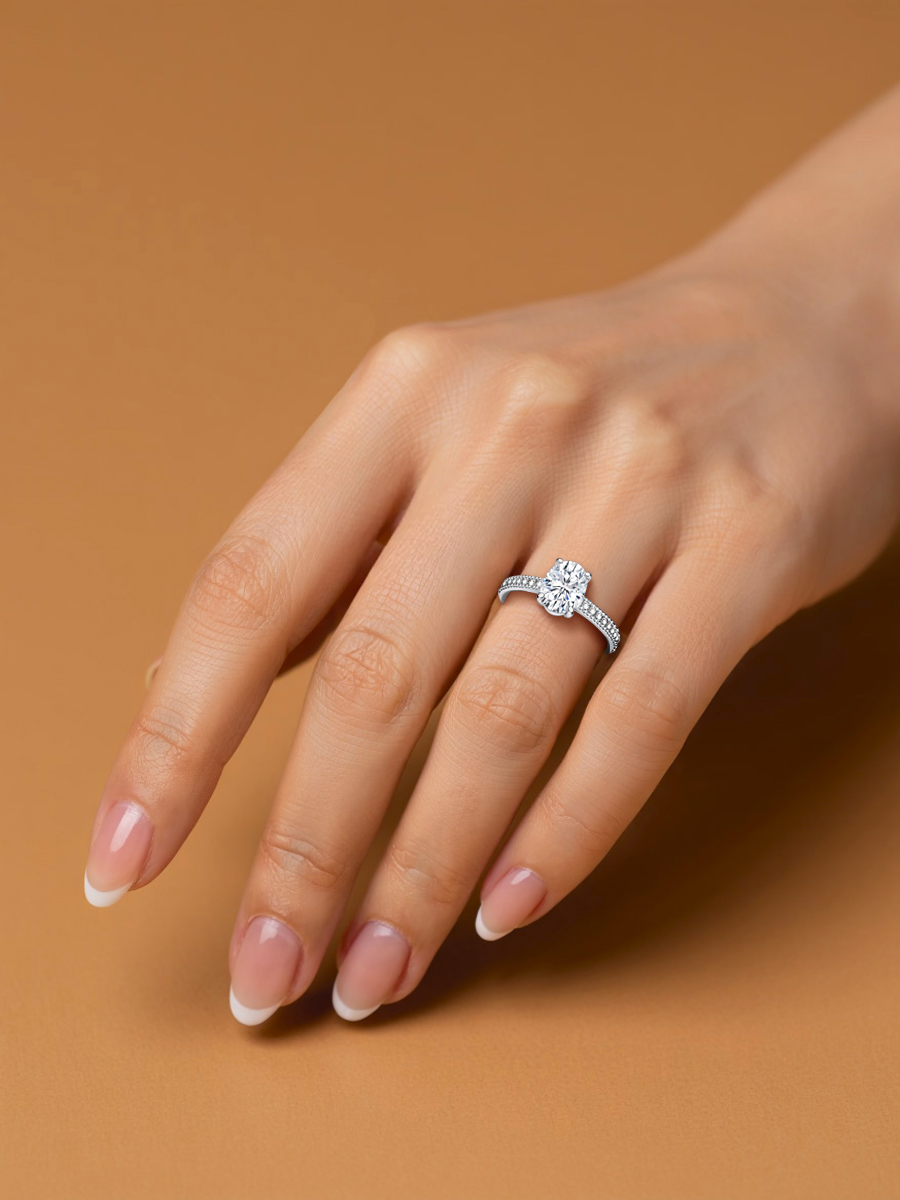 Кольцо из белого золота 585 с муассанитом и фианитами 