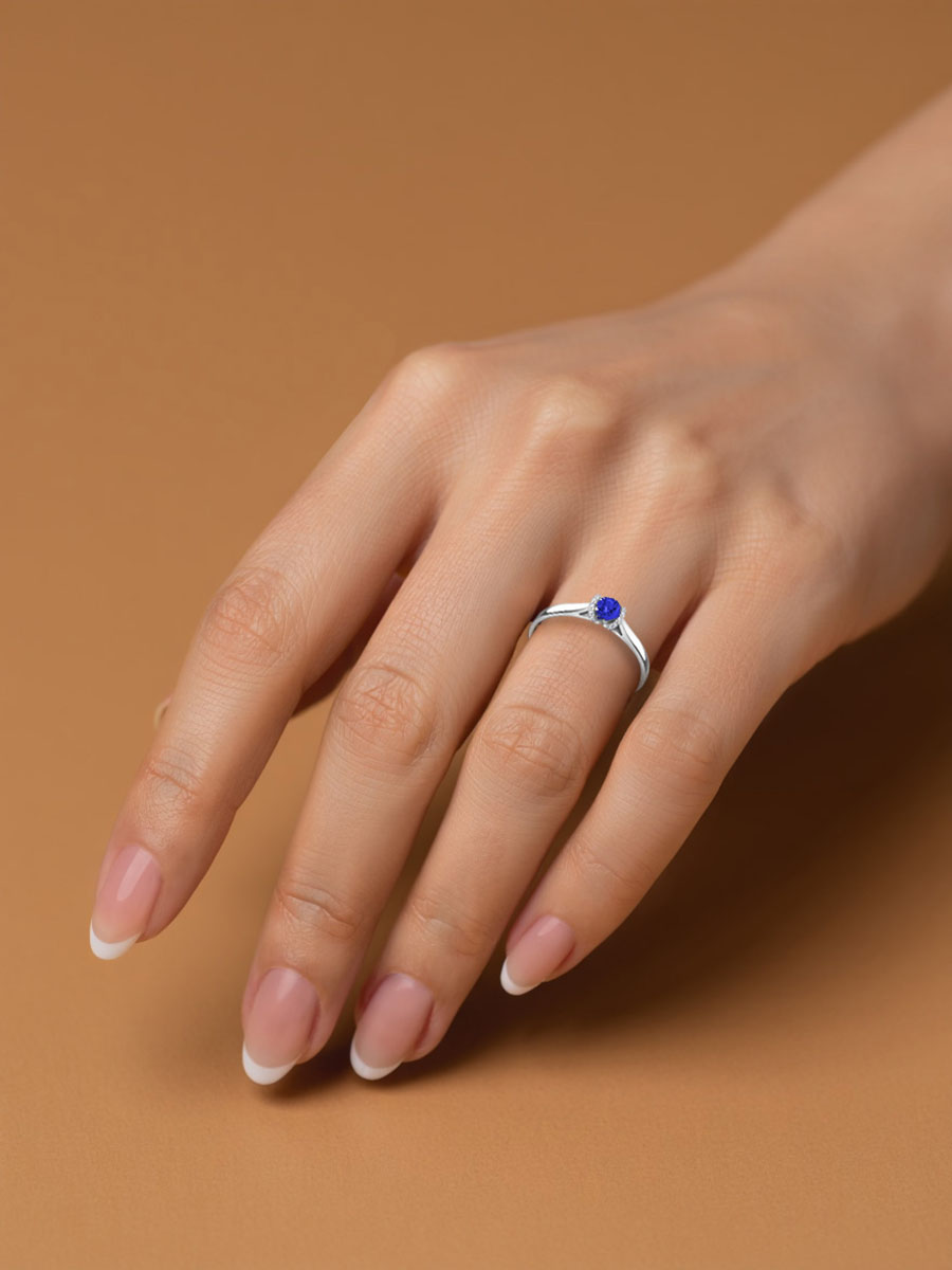 Кольцо из белого золота 585 с сапфиром и бриллиантами