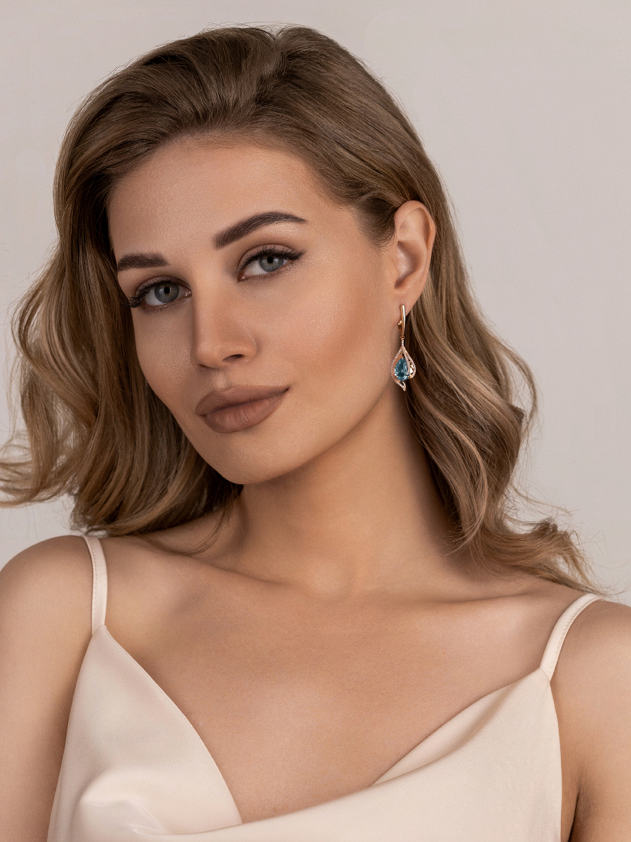 Серьги подвески золотые 585 с голубыми топазами и фианитами 