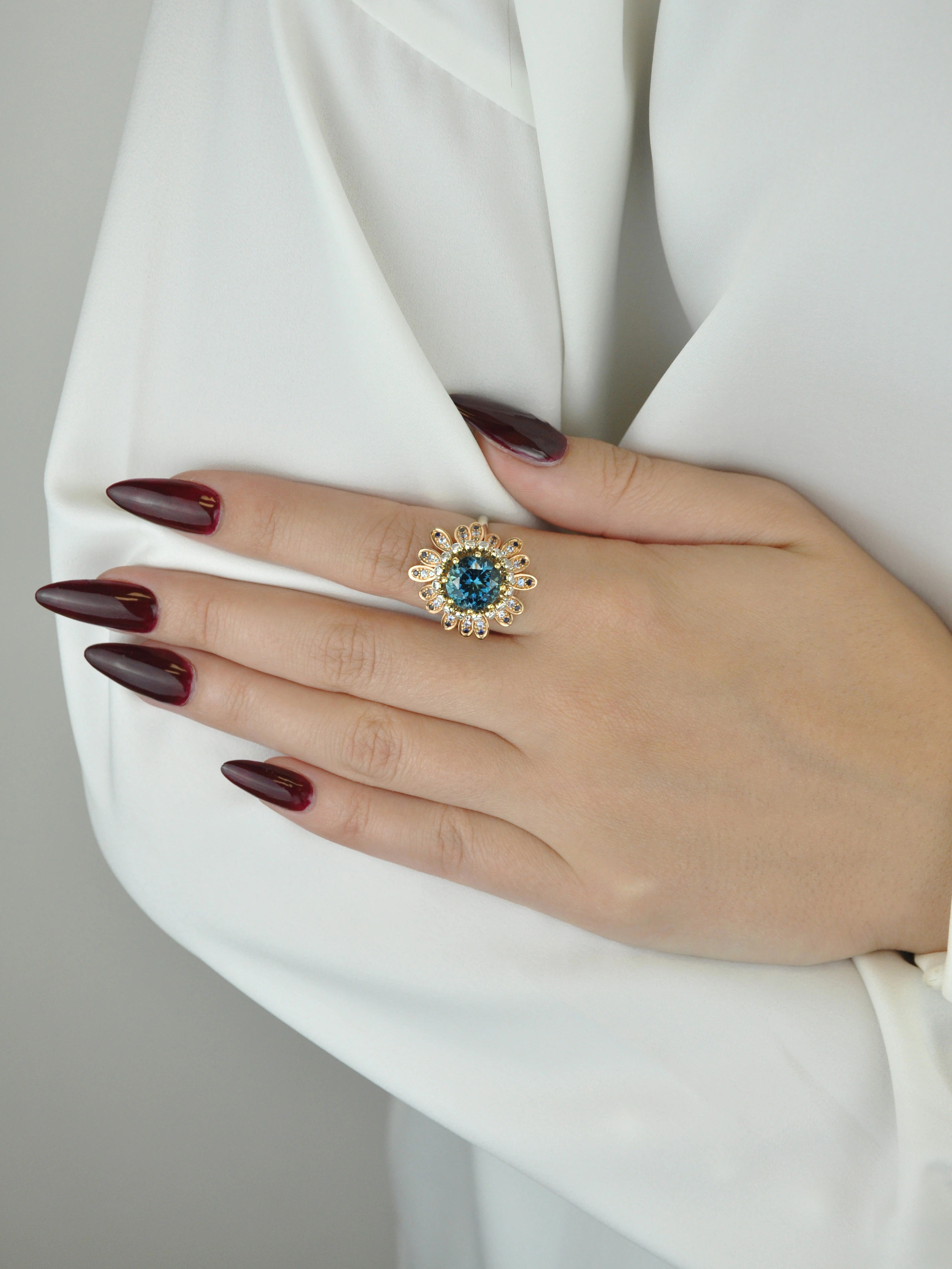 Кольцо золотое 585 с лондон‑блю топазом и бриллиантами 