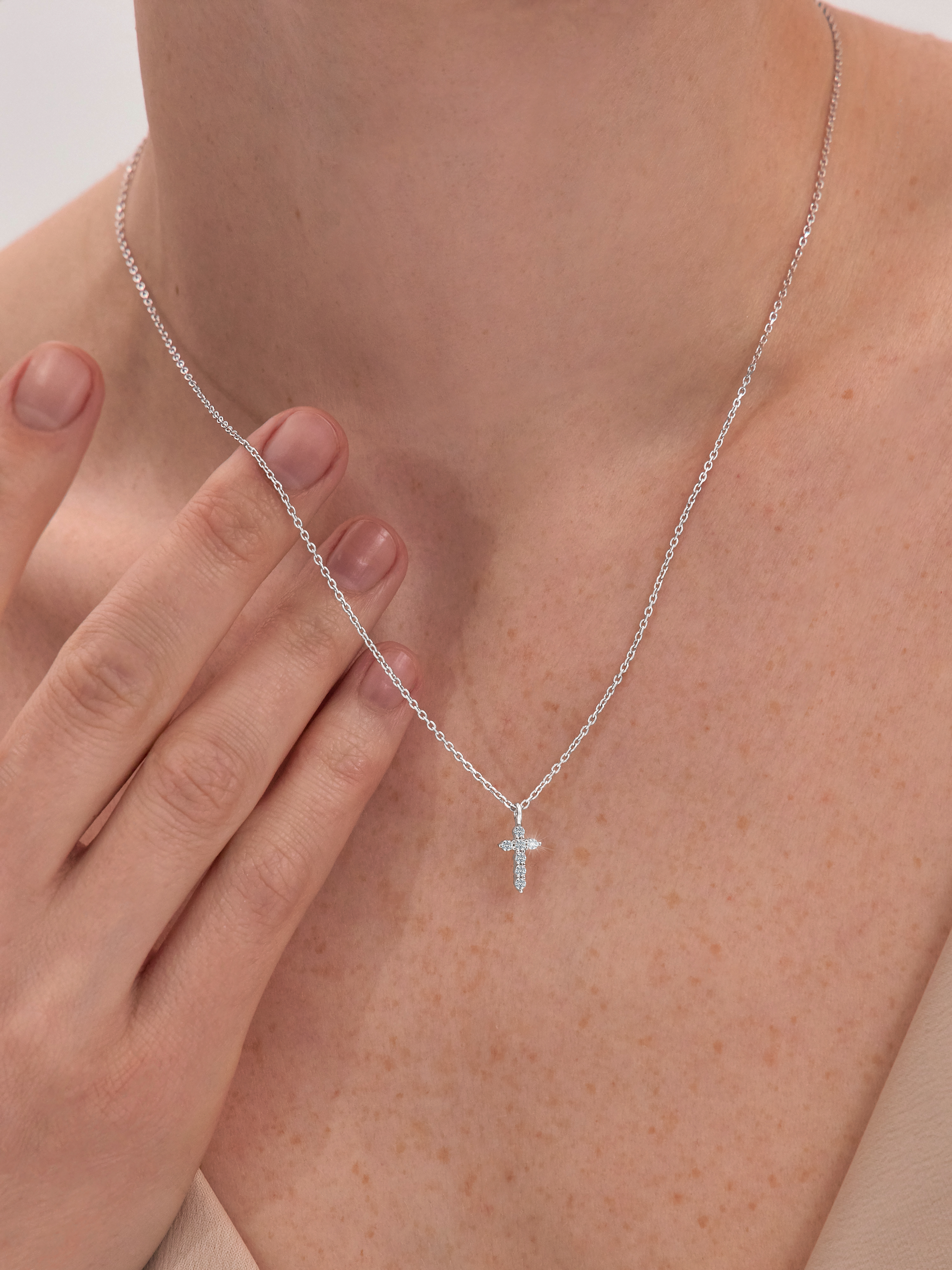 Колье крестик серебряное 925 с фианитами