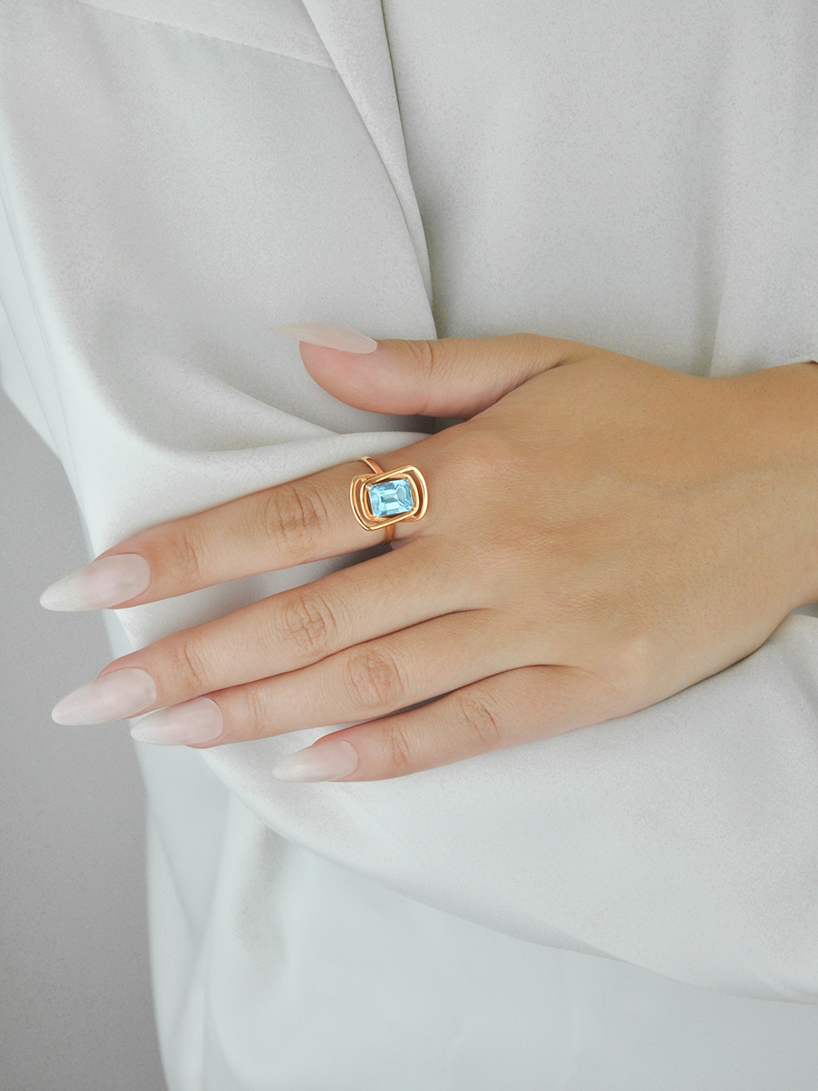 Кольцо золотое 585 с голубым топазом
