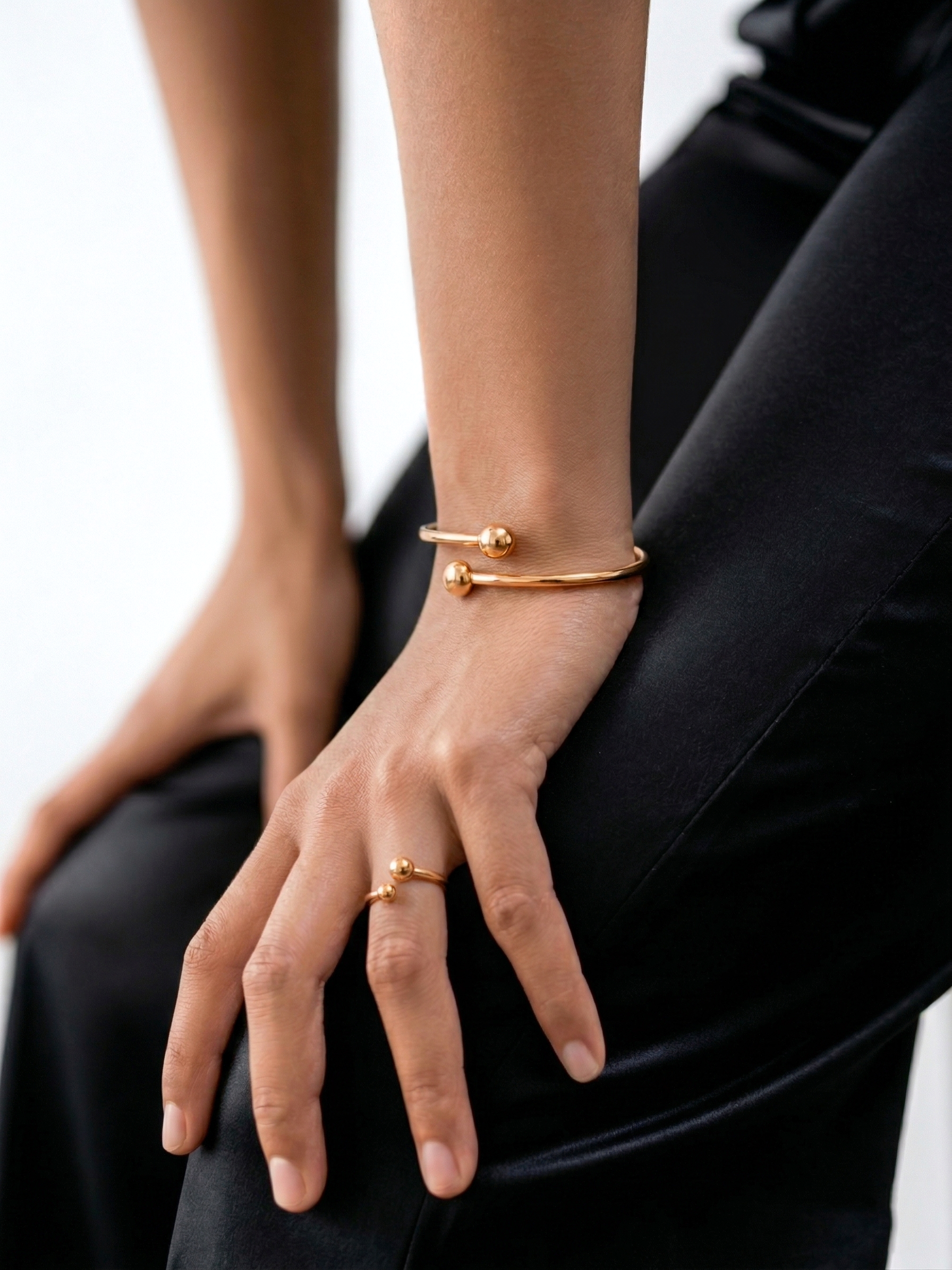 Браслет золотой жесткий 585 