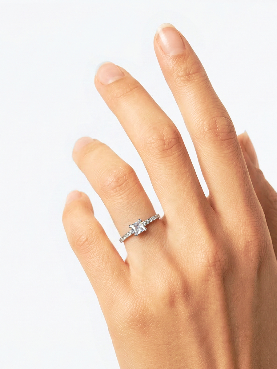 Кольцо серебряное 925 с фианитами