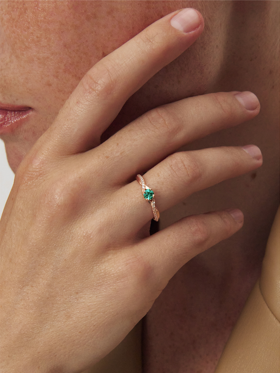 Кольцо золотое 585 с изумрудом и бриллиантами