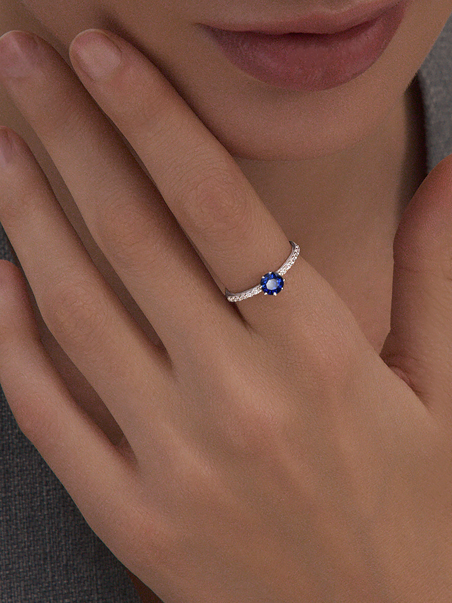 Кольцо из белого золота 585 с сапфиром и бриллиантами