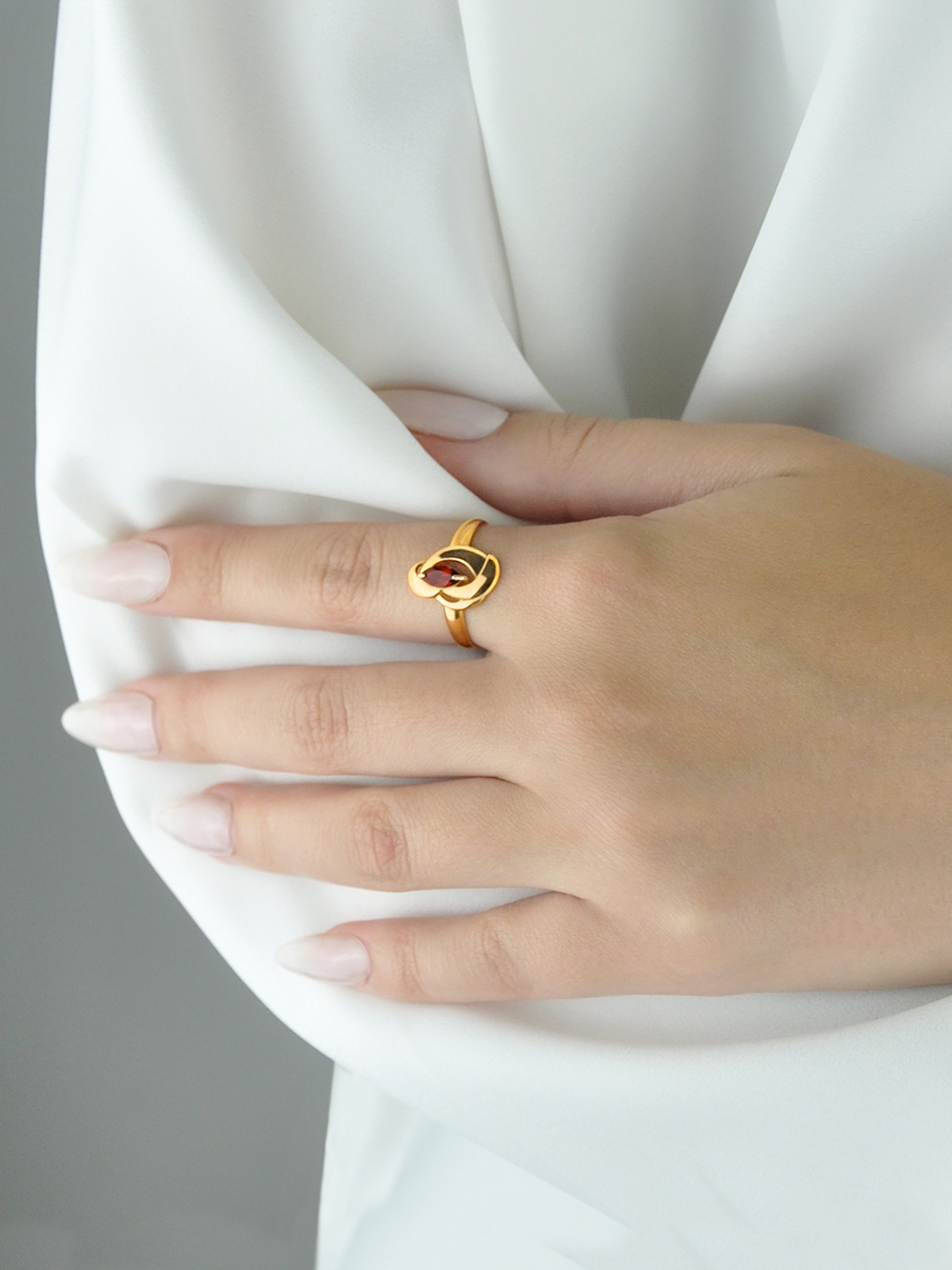 Кольцо золотое 585 с гранатом