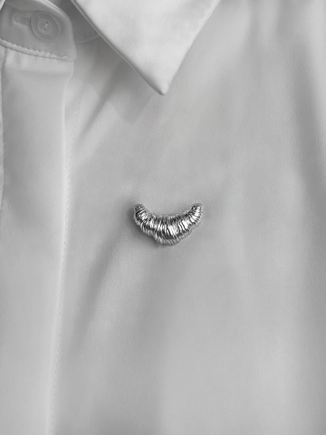 Брошь серебряная 925 круассан 