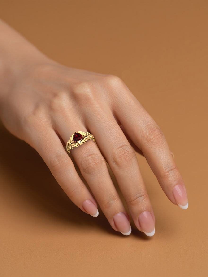 Кольцо золотое 585 с гранатом | 1101415-00320