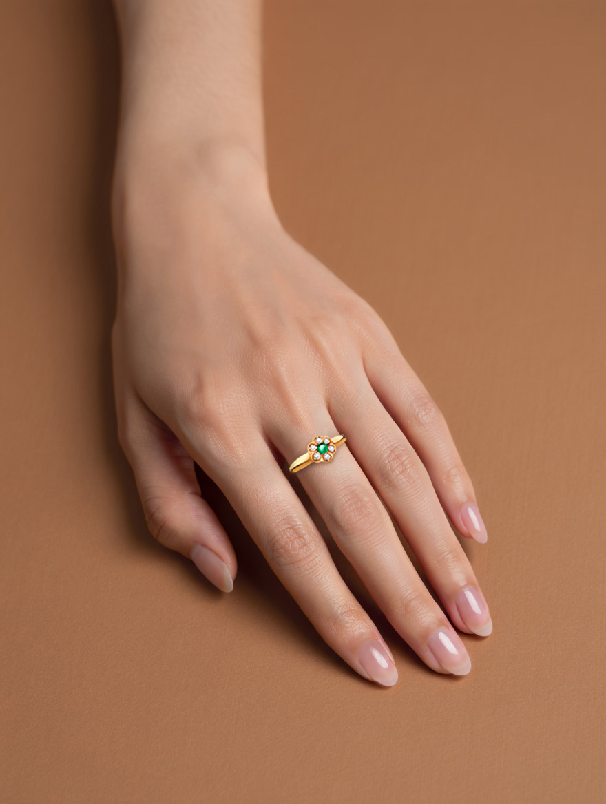 Кольцо цветок золотое 585 с изумрудом и бриллиантами | 1100429-00060