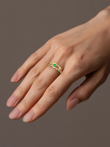 Кольцо золотое 585 с изумрудом и бриллиантами