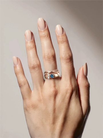 Кольцо золотое 585 с синим топазом 