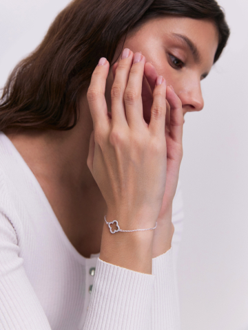 Браслет серебряный женский на руку 925 клевер с камнями фианитами