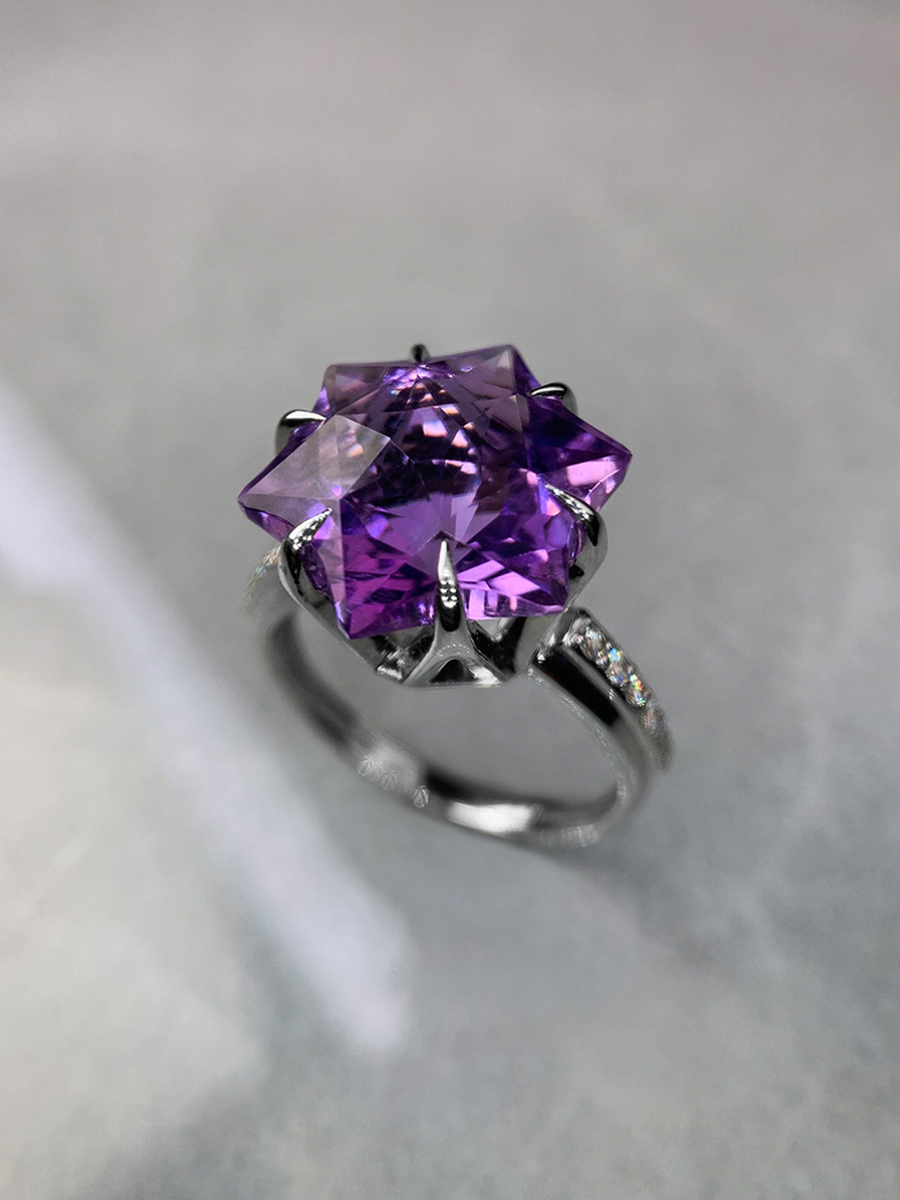 Кольцо из белого золота 585 с аметистом и бриллиантами | 9101260-00172