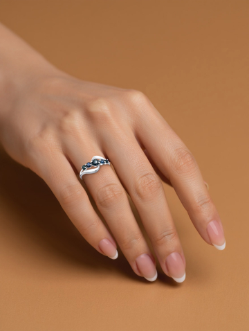 Кольцо из белого золота 585 с сапфирами