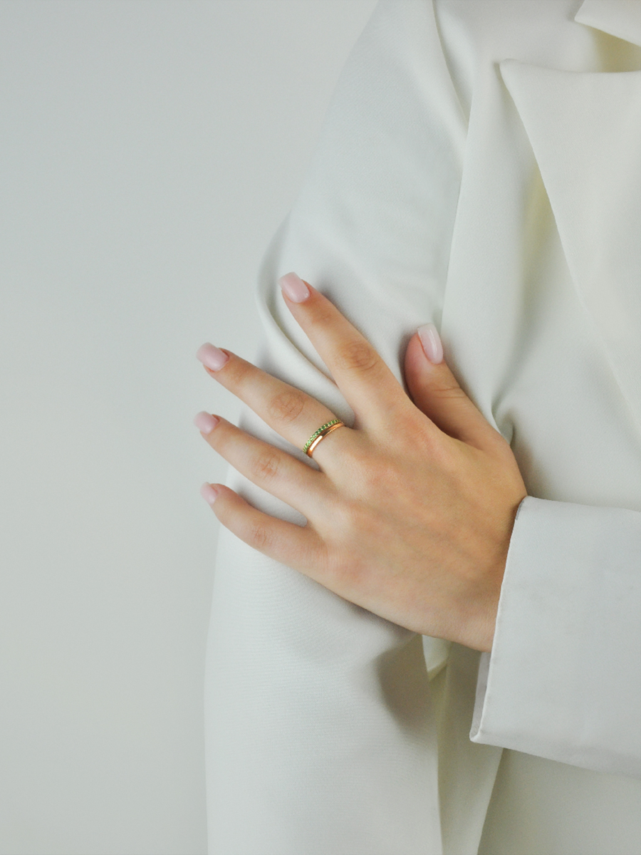 Кольцо дорожка золотое 585 с изумрудами | 1100810-00020