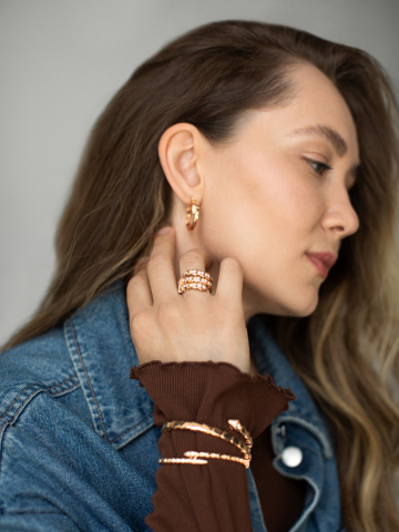 Серьги кольца золотые 585 змеи с бриллиантами 27 мм