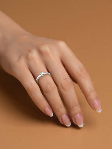 Кольцо помолвочное из белого золота 585 с бриллиантом