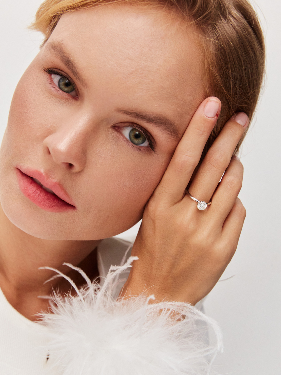 Кольцо помолвочное из белого золота 585 с муассанитом кольца