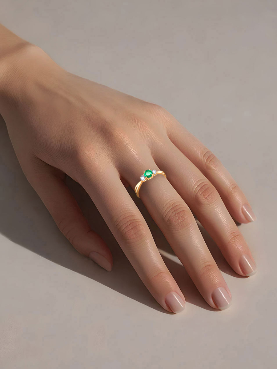 Кольцо помолвочное золотое 585 с изумрудом и бриллиантами кольца