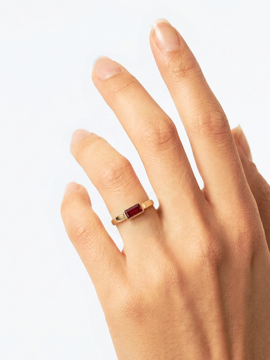 Кольцо золотое 585 с гранатом  | 1101816М00290