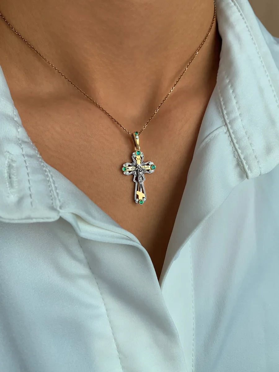 Крест православный золотой 585 с изумрудами и бриллиантами | 0800249-00066