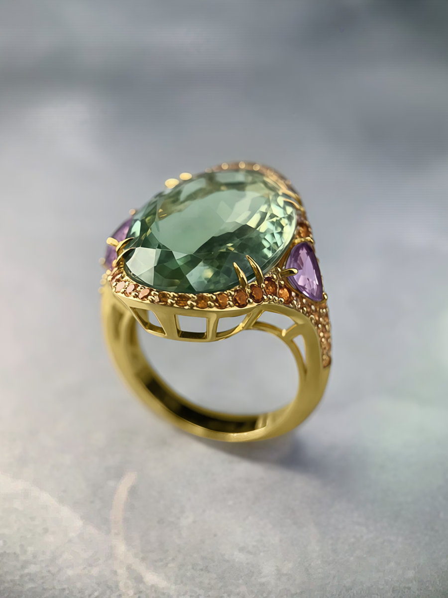 Кольцо золотое 585 с зеленым аметистом и сапфирами  | 9101372-05851