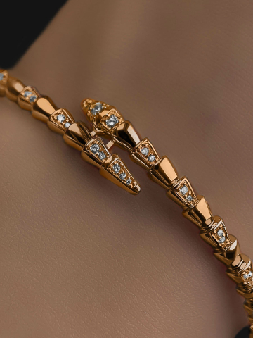 Браслет золотой жесткий  585 змея с фианитами 4 мм