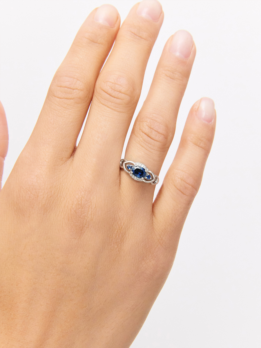 Кольцо из белого золота 585 с сапфирами и бриллиантами | 1101278-00052