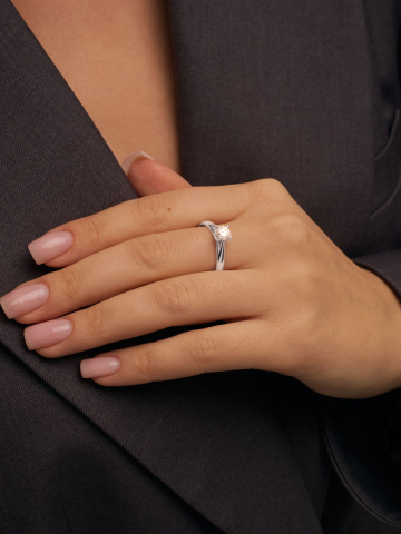 Кольцо из белого золота 585 с муассанитом 