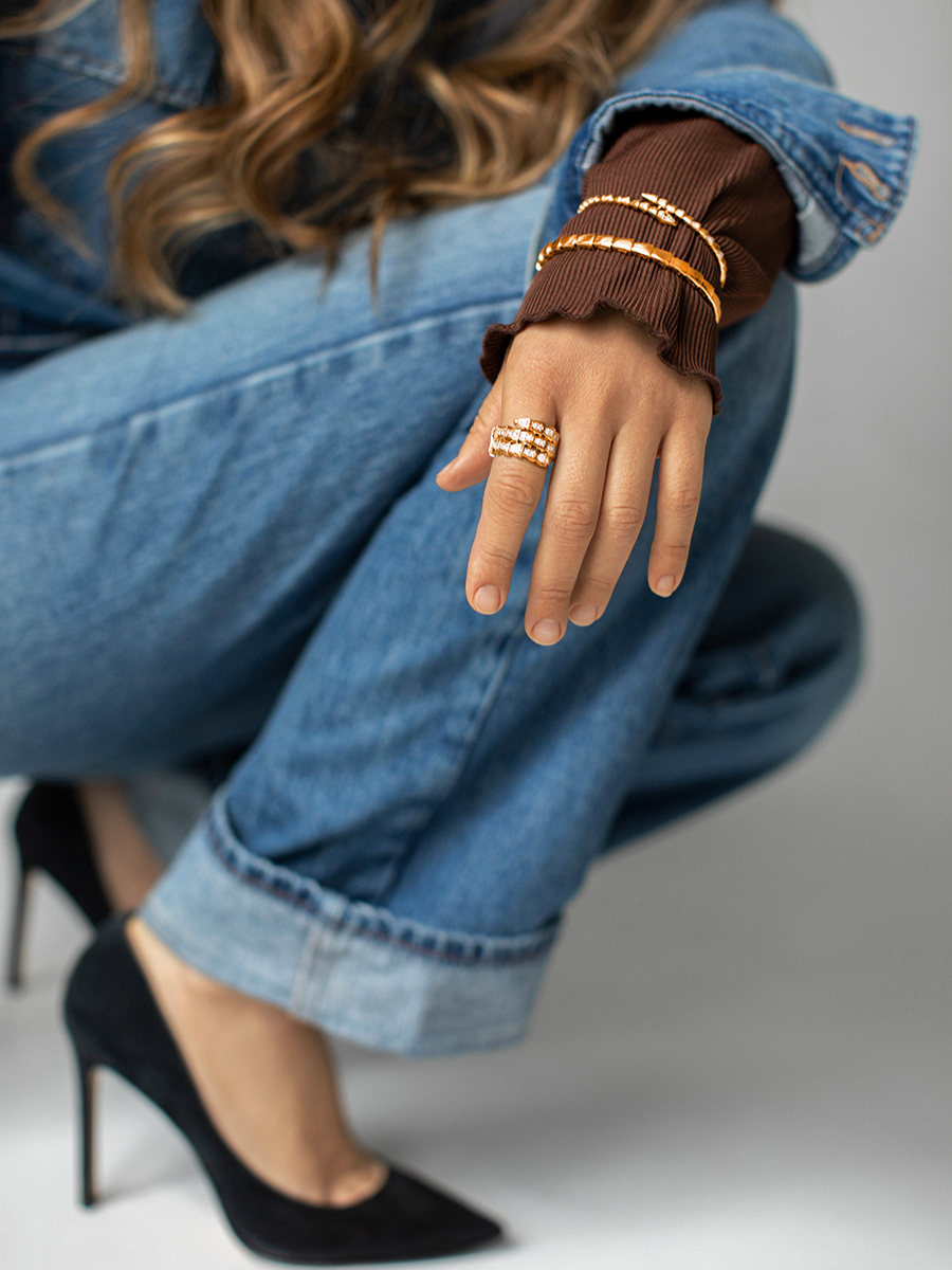 Браслет золотой жесткий  585 змея с фианитами 4 мм | 9701423Л00770