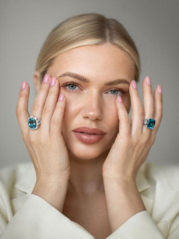 Кольцо из белого золота 585 с синим топазом и бриллиантами