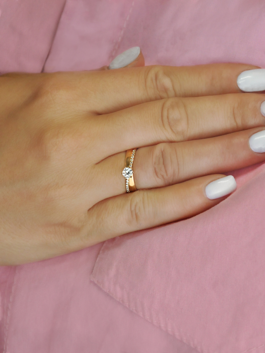 Кольцо помолвочное золотое 585 с фианитами