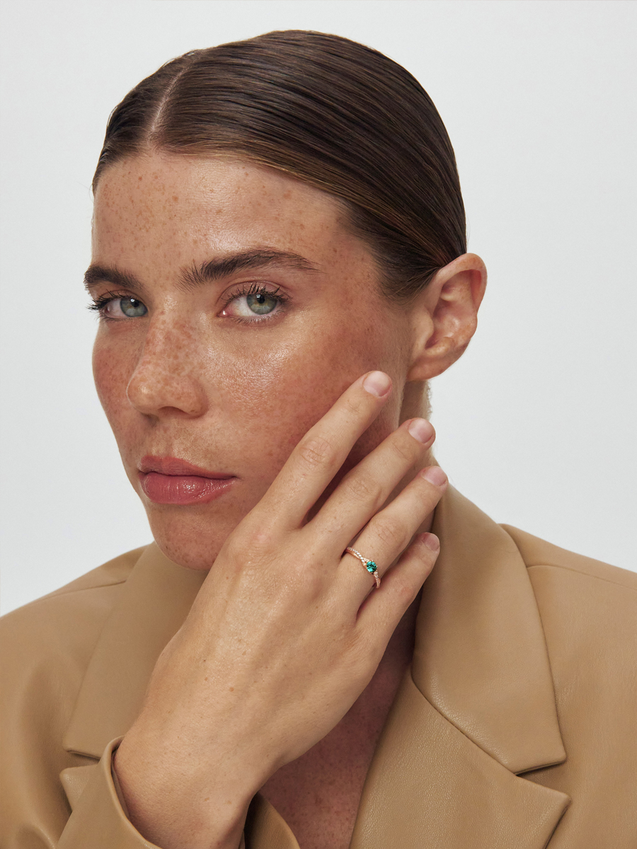 Кольцо золотое 585 с изумрудом и бриллиантами | 1100780-00060